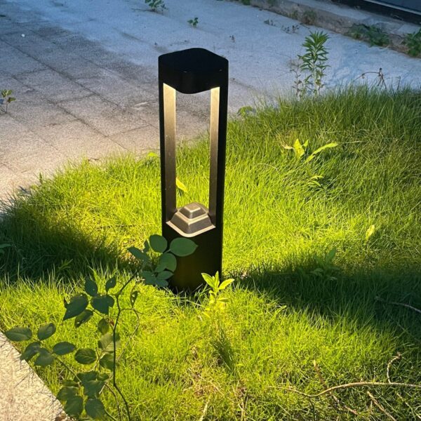 Solar Powered Outdoor Landscaping Path Lights - Image 3